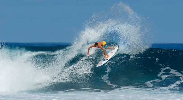mediareleasetop_masonho_surfing_warbrick.105915.jpg