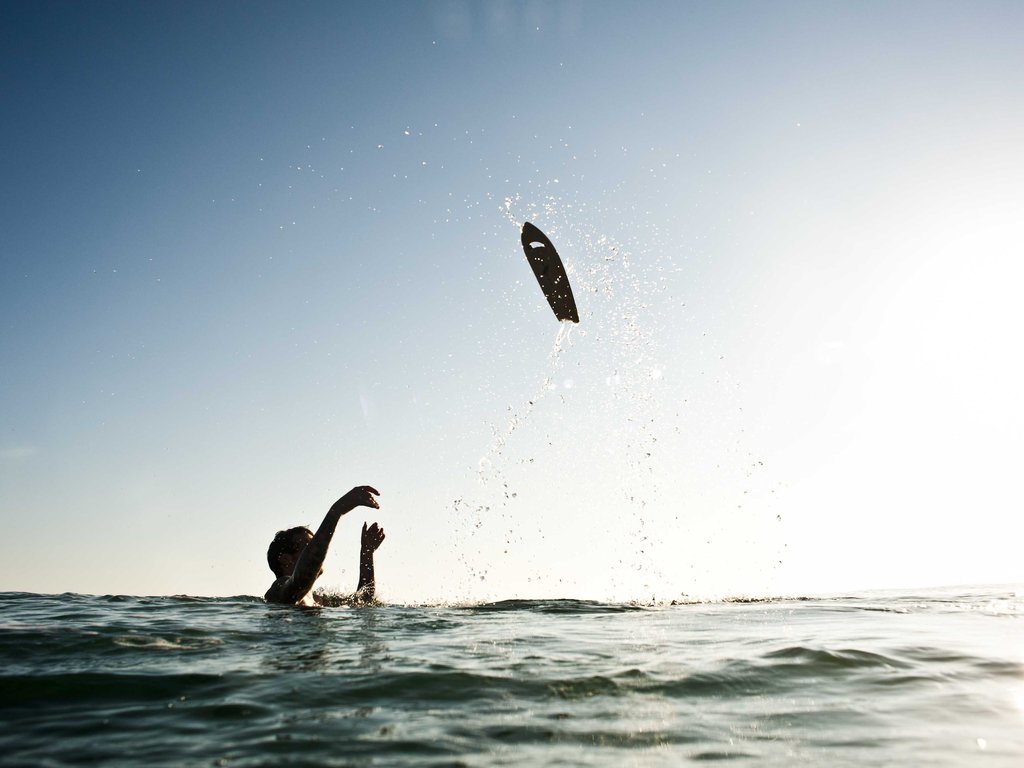 Weaving on a Hand Plane Surf Photos by Jack Dekort