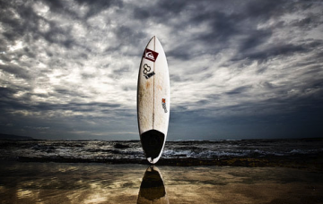 TBT: Cloudbreak Super Swell During The 2012 Volcom Fiji Pro - Men's Journal